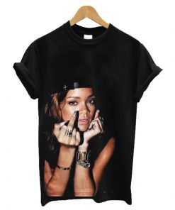 Rihanna Middle Finger t shirt F07